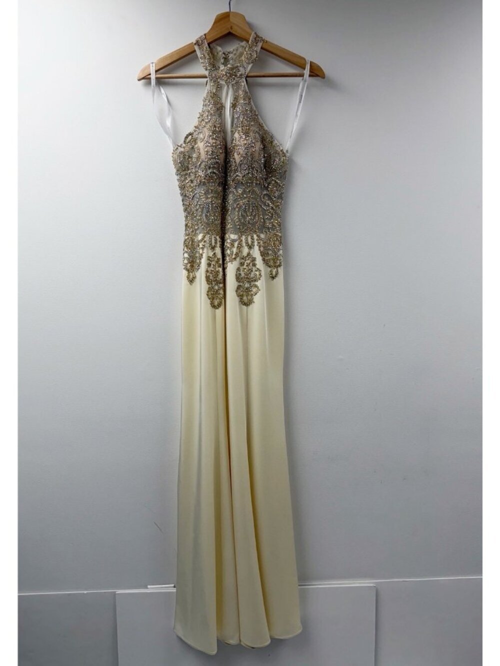 JVN By Jovani Embellished Rhinestone Halter Formal Gown Cream Silver Sz 4